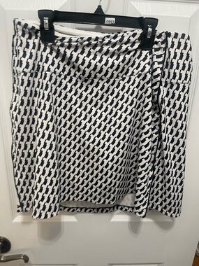 Nike Black & White Geometric Circle Skirt